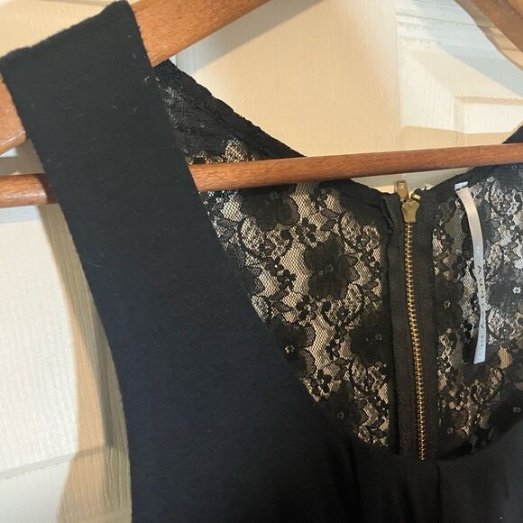 Audrey 3+1 lace back dress, red & black, excellent condition, size large - Picture 2 of 4